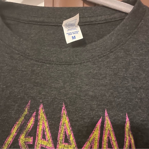 Def Leppard Graphic Tee - Picture 3 of 3